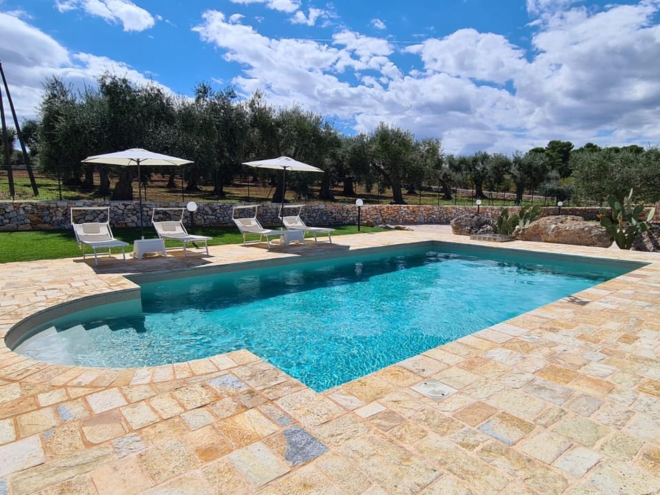 Property building, Spring, Day, Natural landscape, Garden, Garden view, Pool view, Swimming pool, sunbed