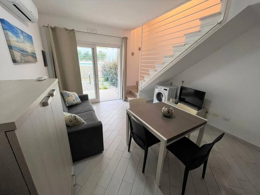 Living room, Dining area