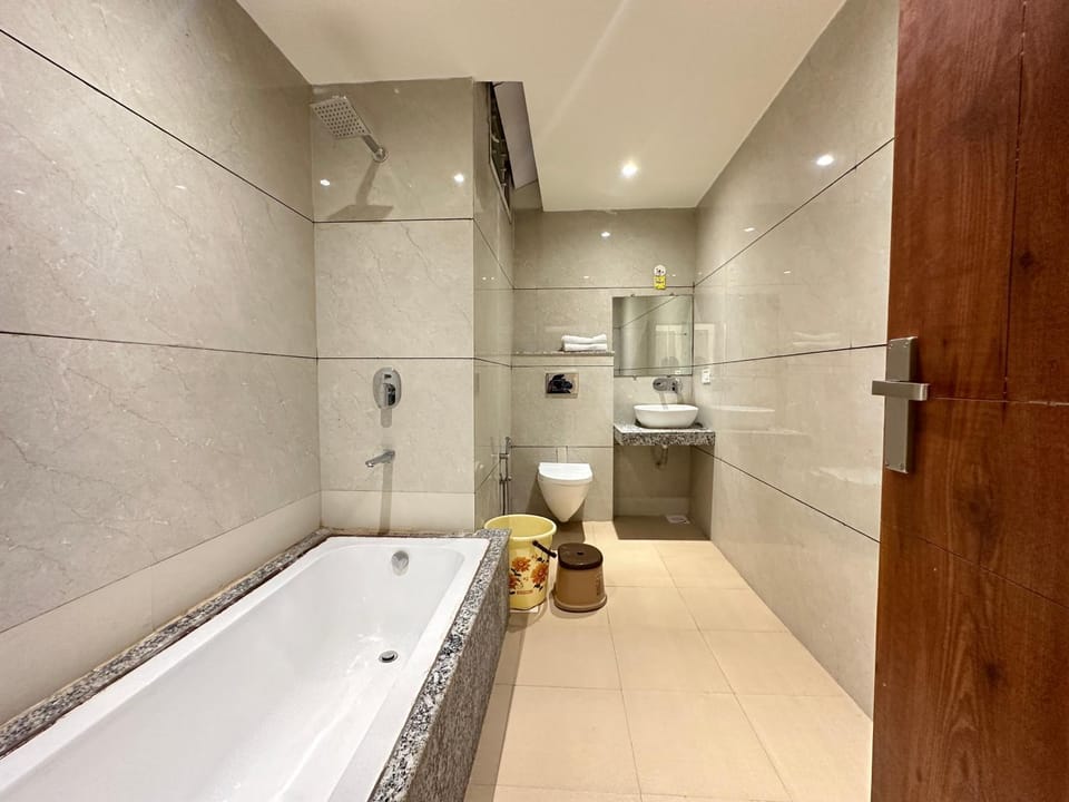 Shower, Toilet, Bathroom, Bath, towels