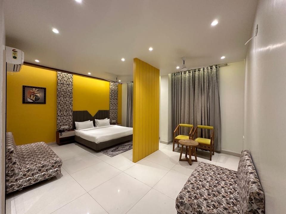 Bed, Seating area, Bedroom