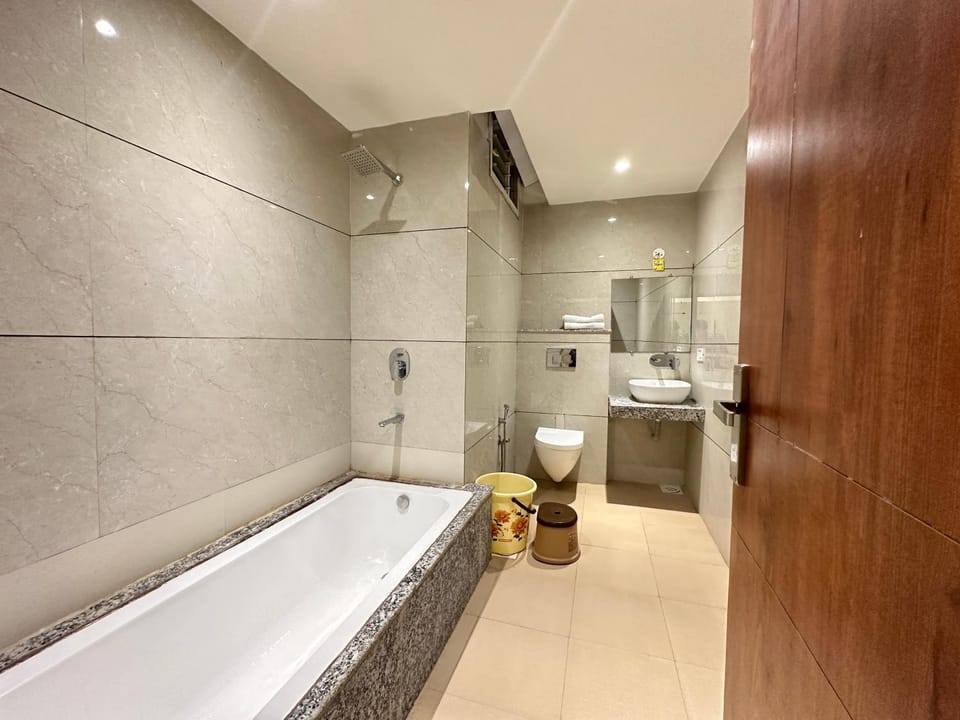 Shower, Toilet, Bathroom, Bath, towels