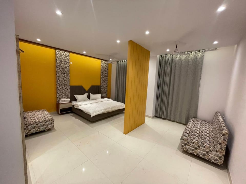 Bed, Seating area, Bedroom