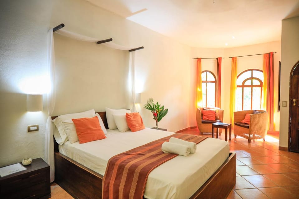 Bed, Photo of the whole room, Seating area, Bedroom