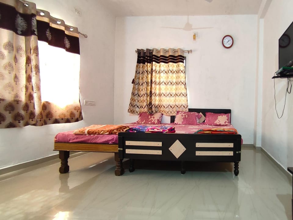 Bed, TV and multimedia