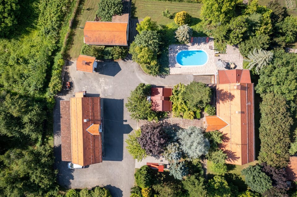 Property building, Day, Natural landscape, Bird's eye view, Summer, Garden, Garden view, Pool view, Swimming pool