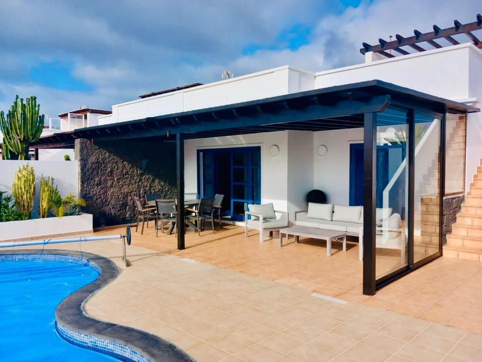 Property building, Swimming pool, Breakfast