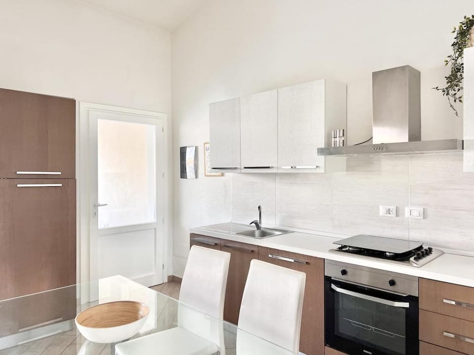 Kitchen or kitchenette, dishwasher, stove