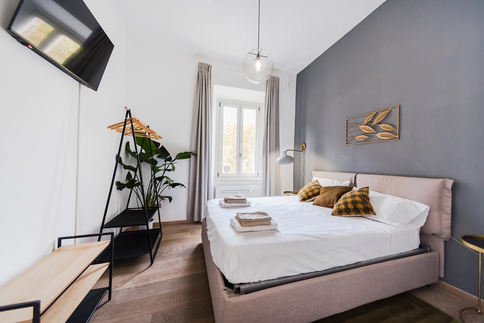 Bed, TV and multimedia, Living room, Photo of the whole room, Seating area, Bedroom, towels