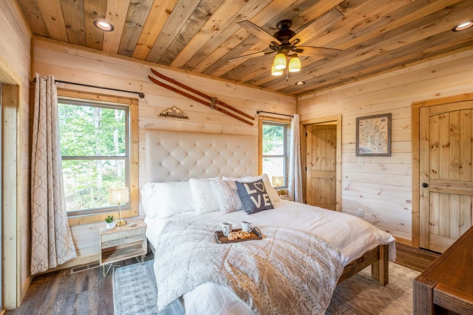 Bed, Photo of the whole room, Bedroom