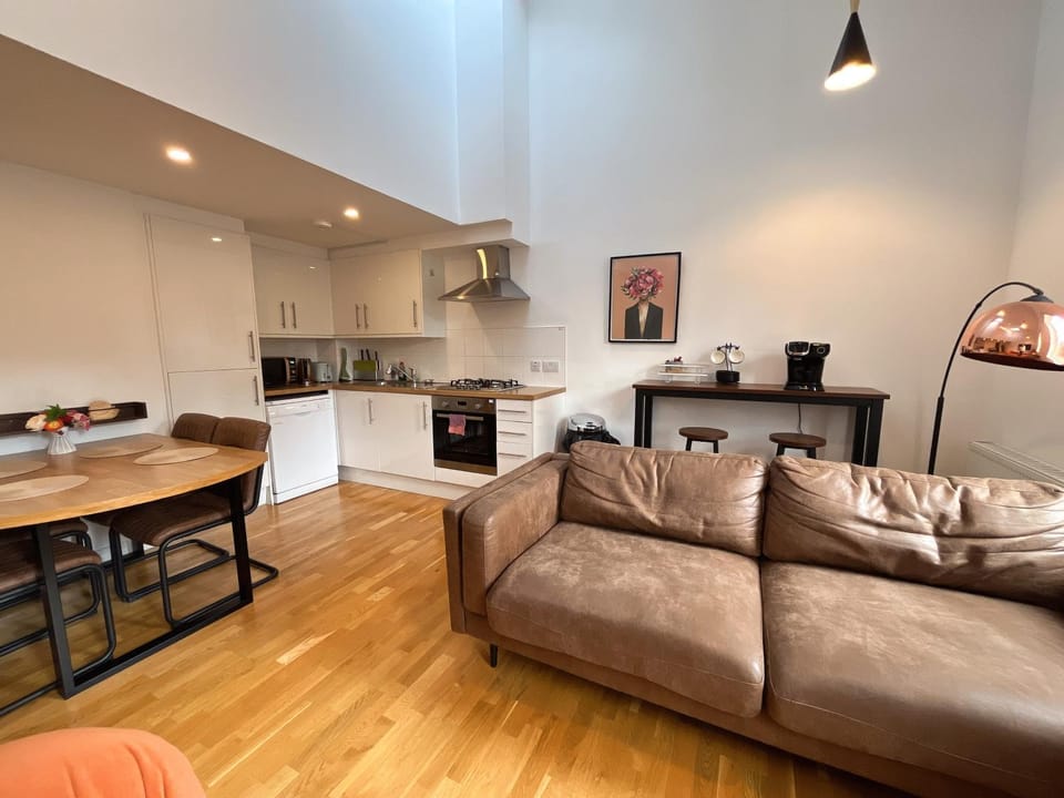 Living room, Dining area, stove