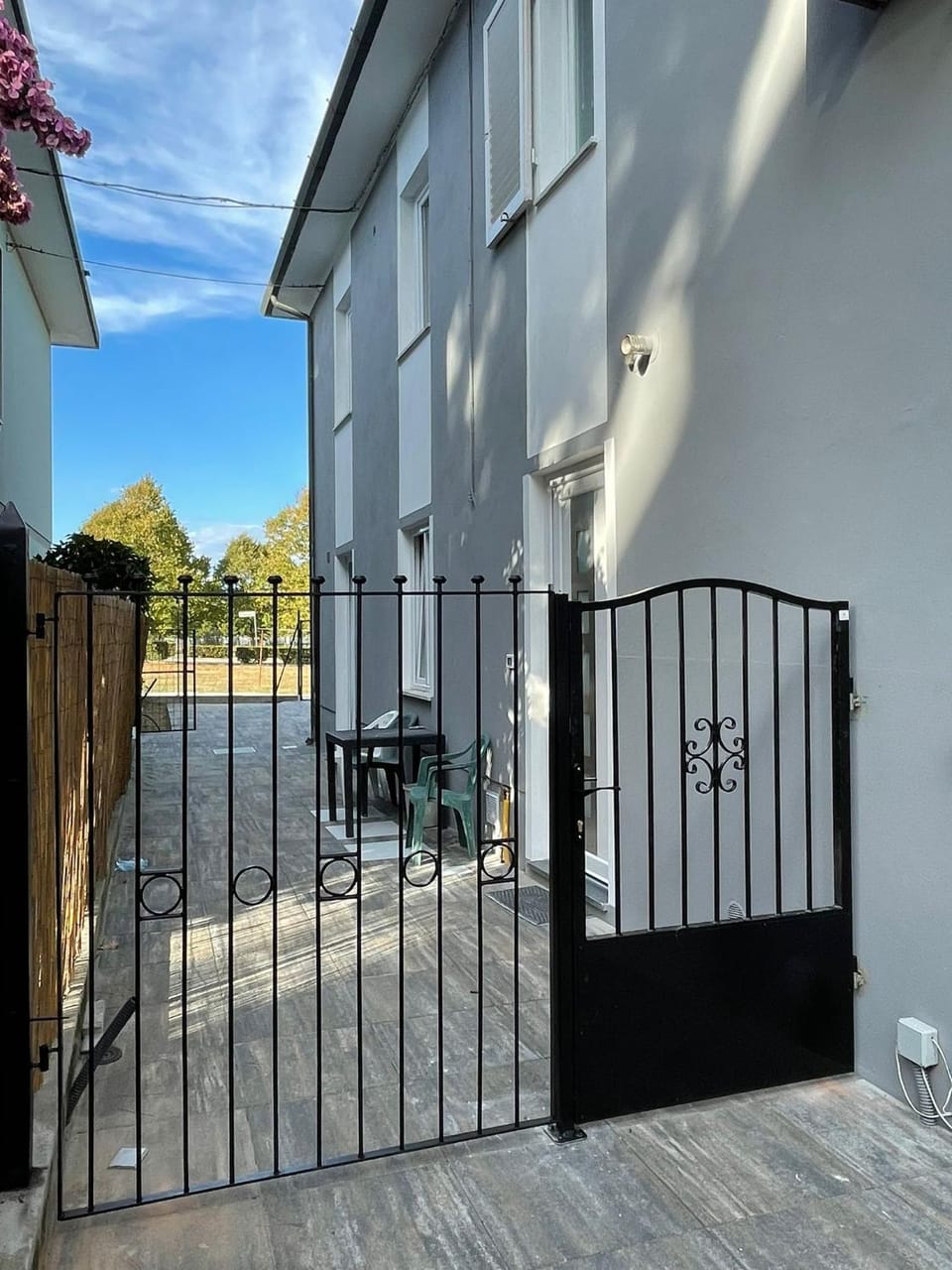 Facade/entrance