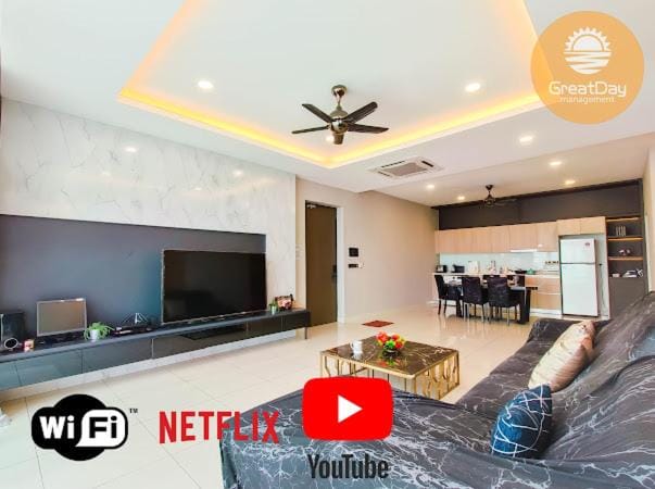 Communal lounge/ TV room, TV and multimedia, Living room, Evening entertainment