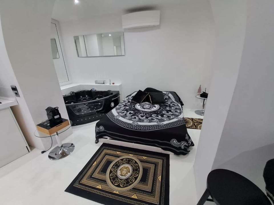 Black Diamond Suite Apartment in Rome