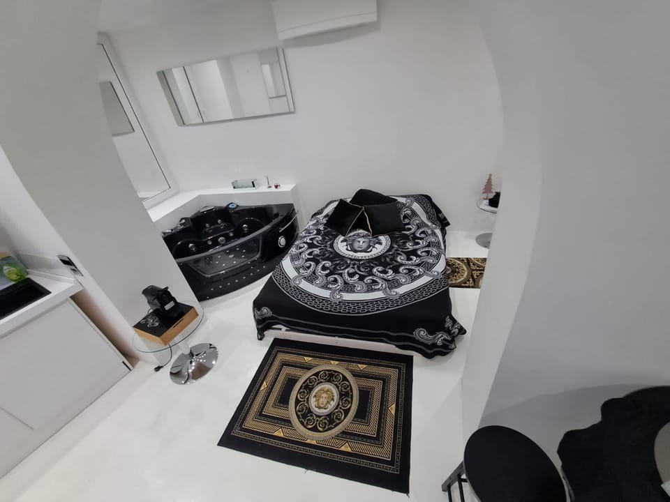 Black Diamond Suite Apartment in Rome