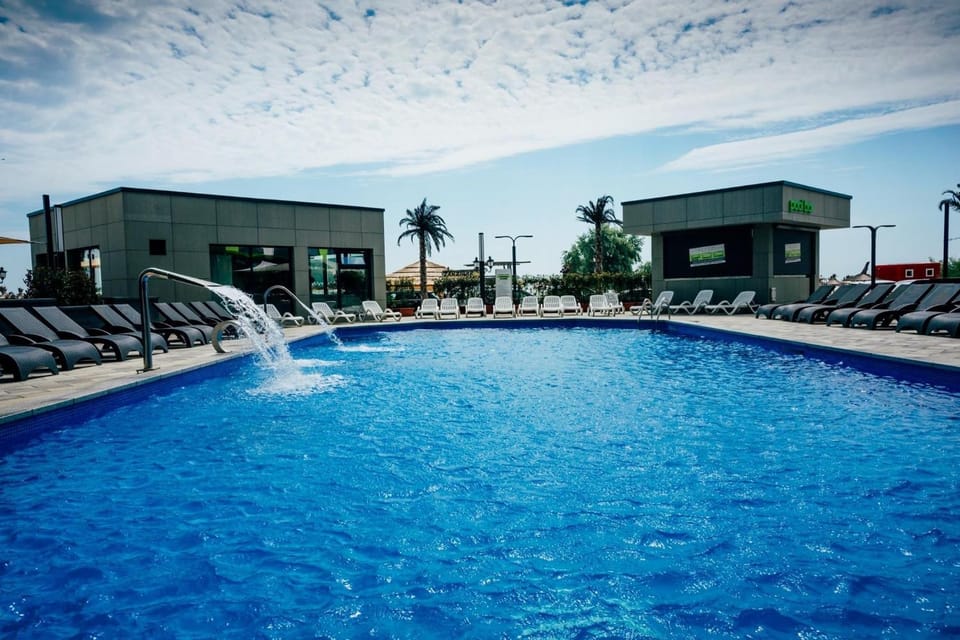 Swimming pool