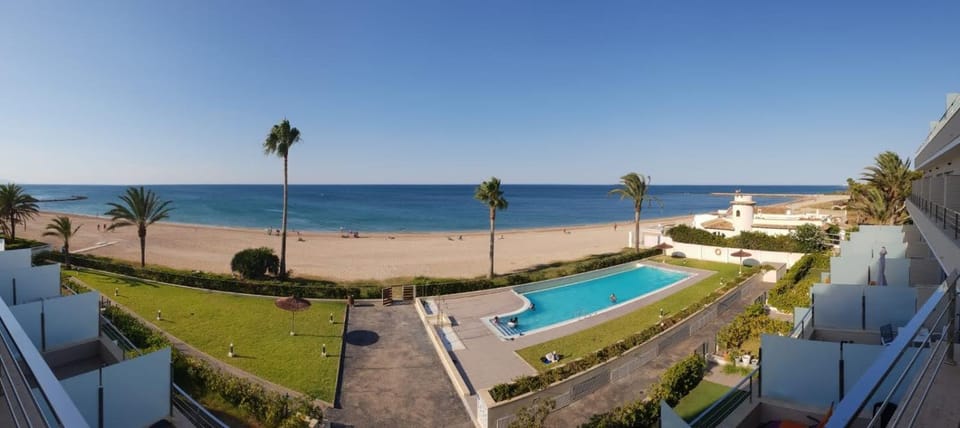 Balcony/Terrace, Pool view, Sea view