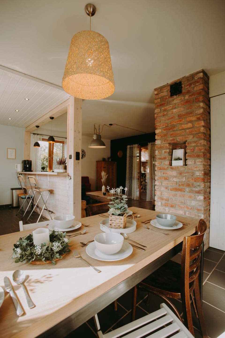 Kitchen or kitchenette, Living room, Seating area, Dining area, Food