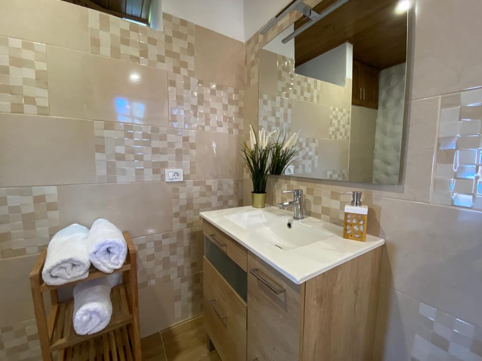 Bathroom, towels