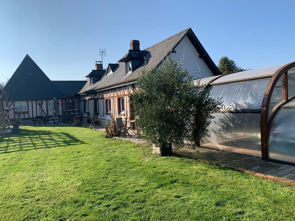 LA MAISON DE FAMILLE House in Normandy