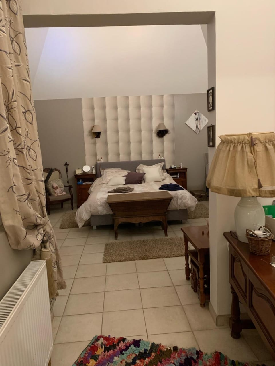Bed, Bedroom, internet, towels