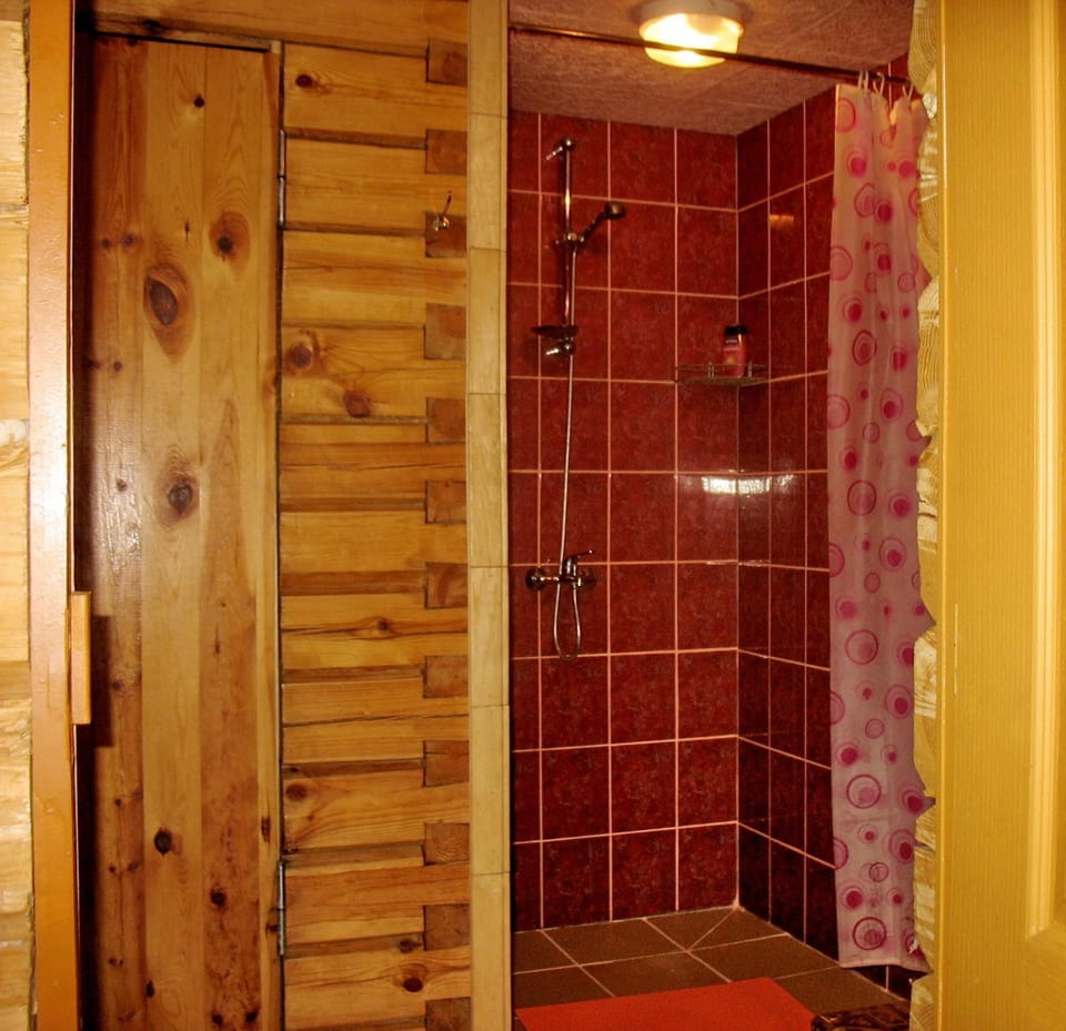 Shower, Toilet