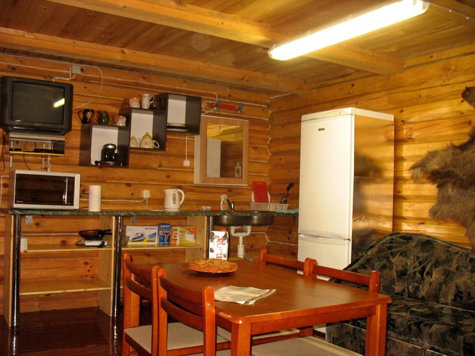 TV and multimedia, Coffee/tea facilities, Kitchen or kitchenette, Decorative detail, Seating area, Dining area