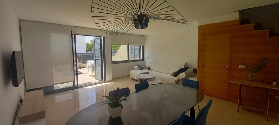 Dining area, air conditioner
