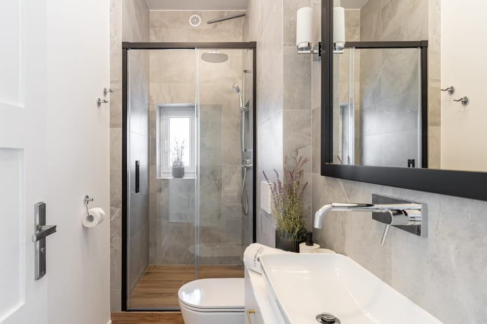 Shower, Toilet, Bathroom