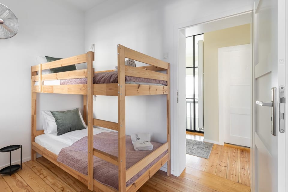 Bedroom, bunk bed