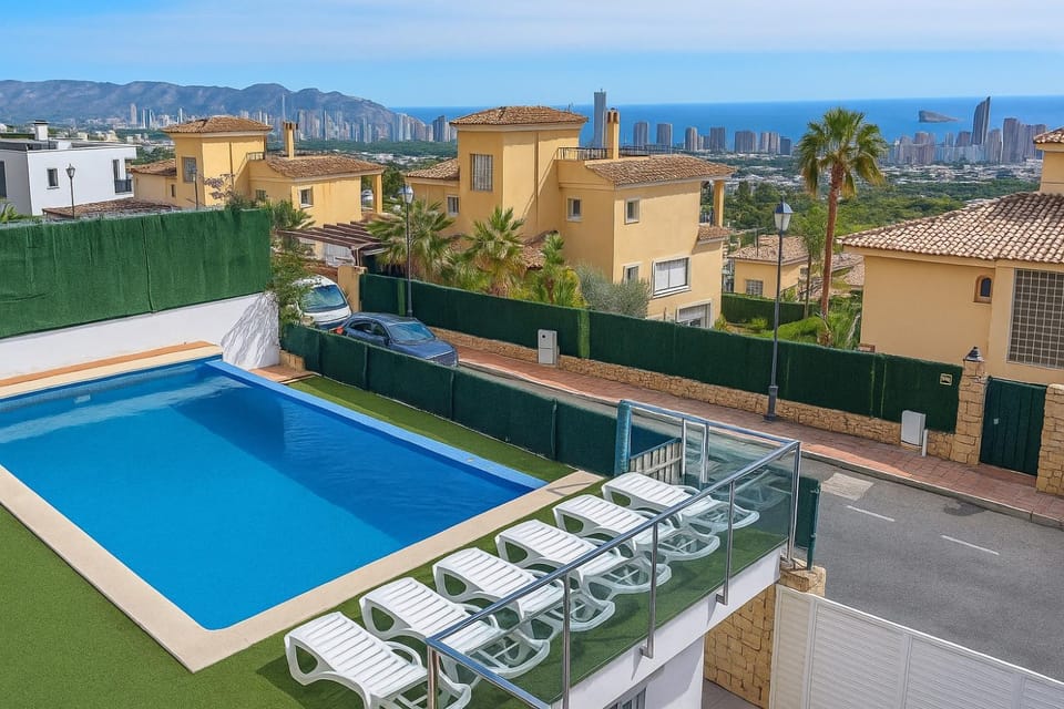 Altos Golf Bahía Benidorm Villa in Marina Baixa