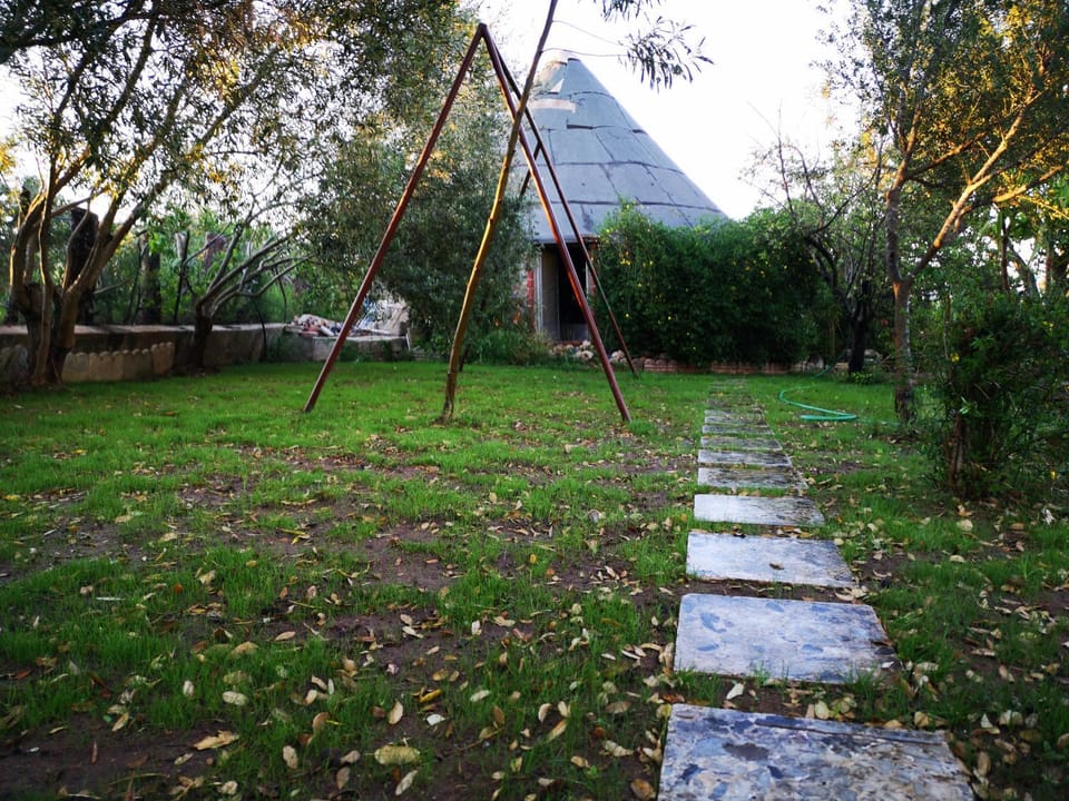 Property building, Spring, Day, Natural landscape, Garden, Garden view