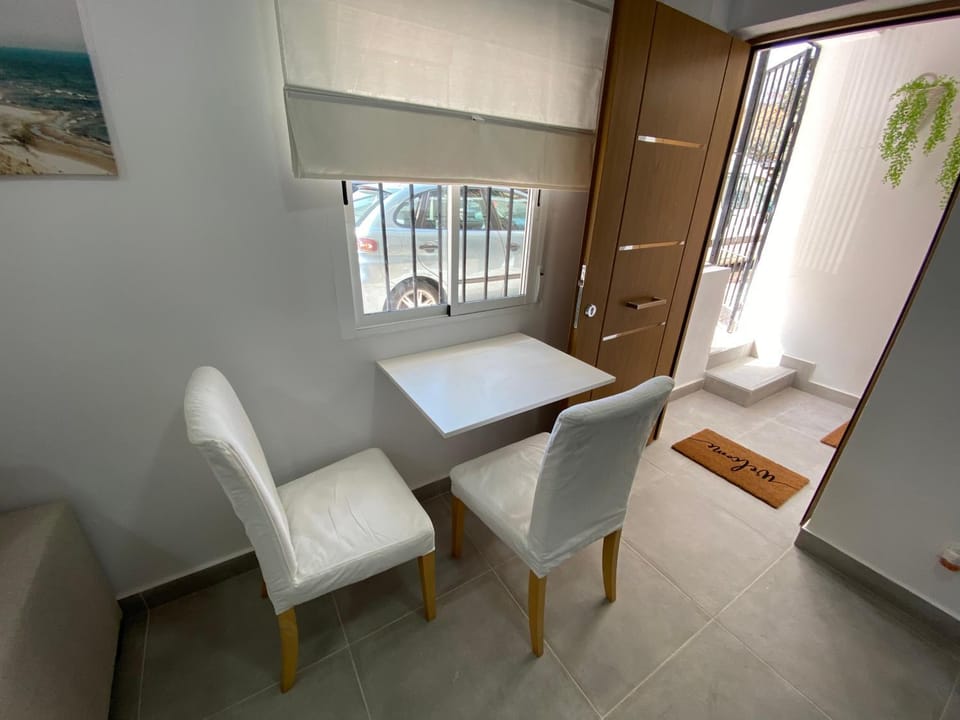 Seating area, Dining area