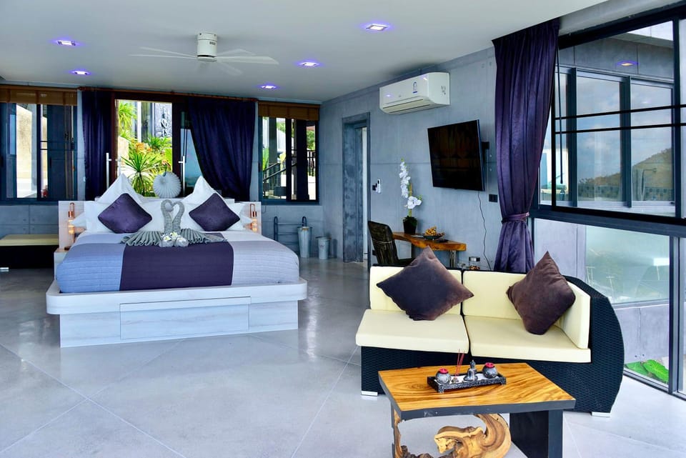 Bed, Seating area, Bedroom
