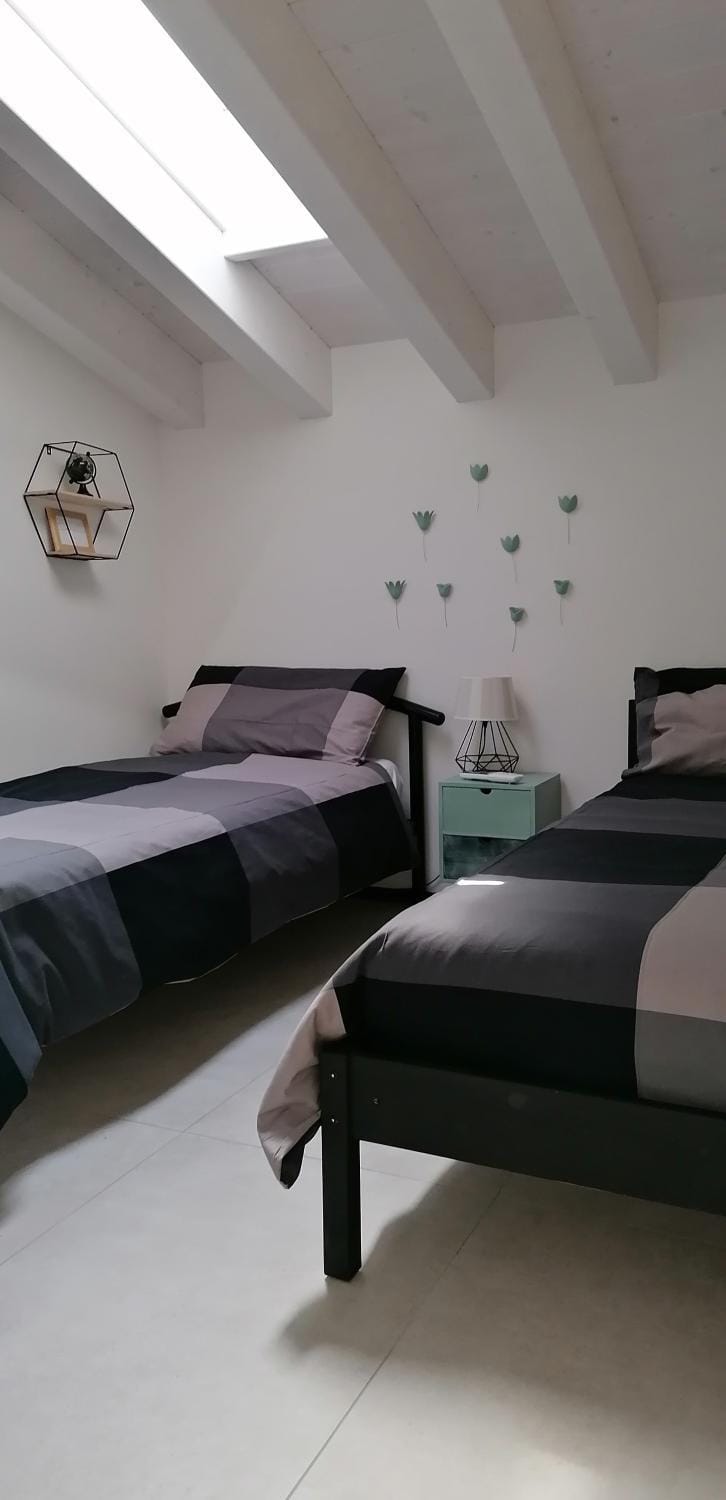 Photo of the whole room, Bedroom