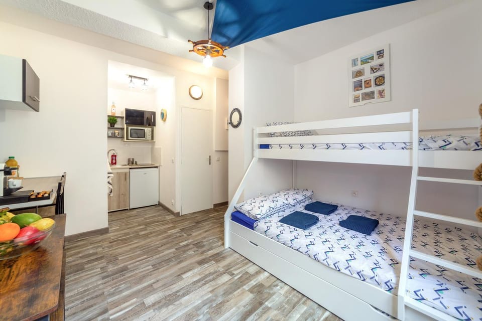 Photo of the whole room, bunk bed
