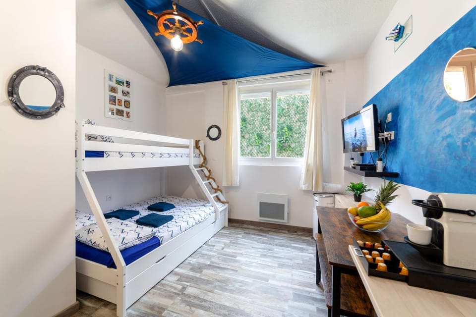 Photo of the whole room, bunk bed