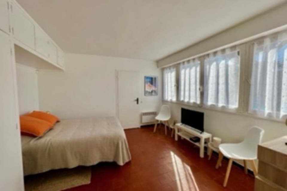 35m With Pool For Couple In Saint Tropez Apartment in Saint-Tropez