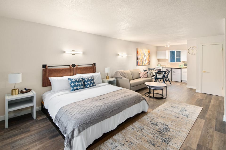 Photo of the whole room, Bedroom