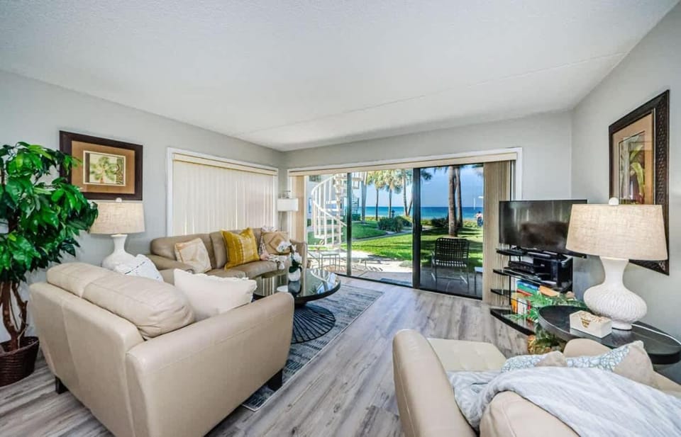 Beachfront Aldea 5 House in Belleair Beach
