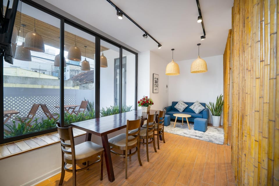 Lounge or bar, Dining area