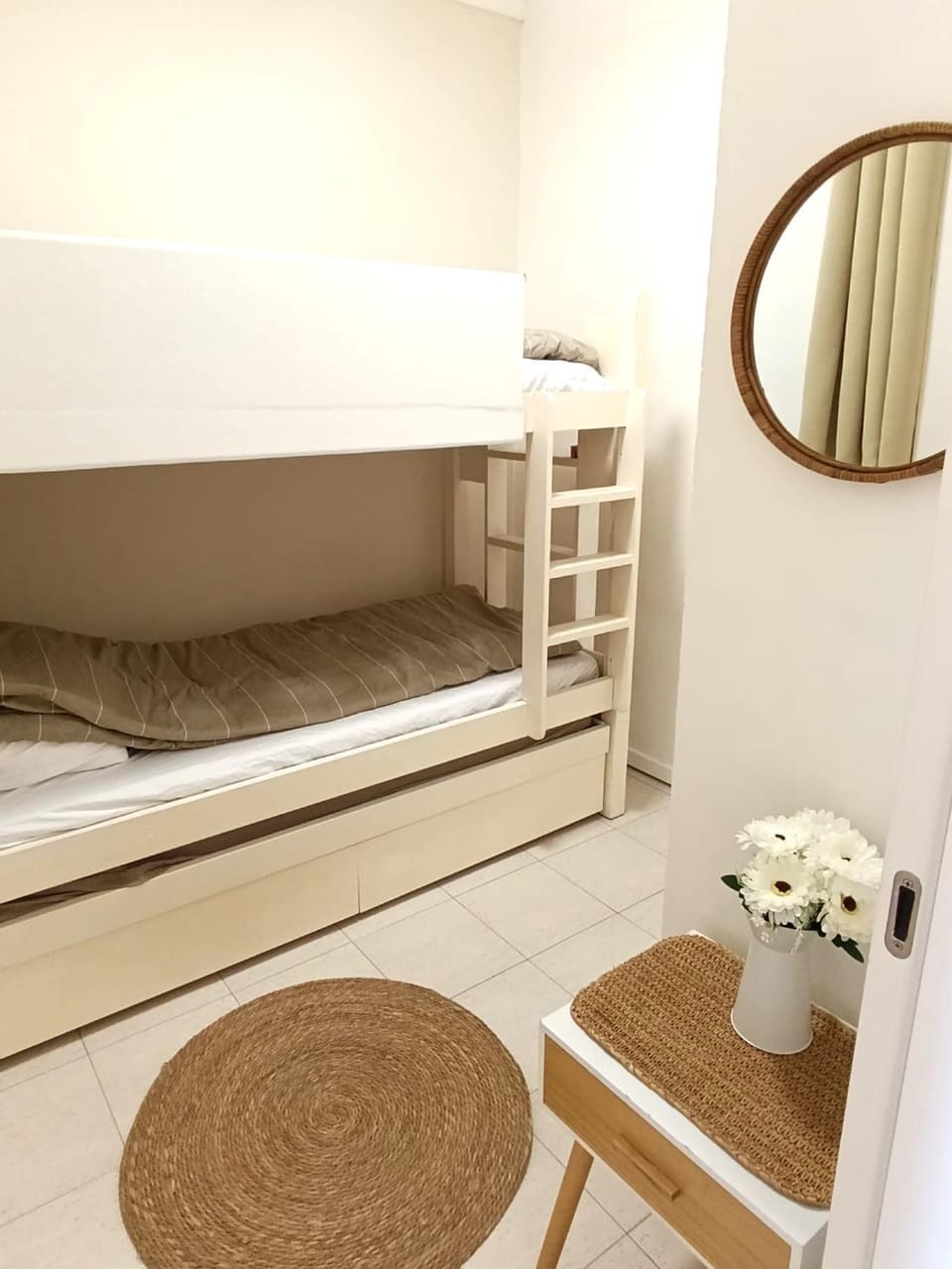 Bedroom, bunk bed