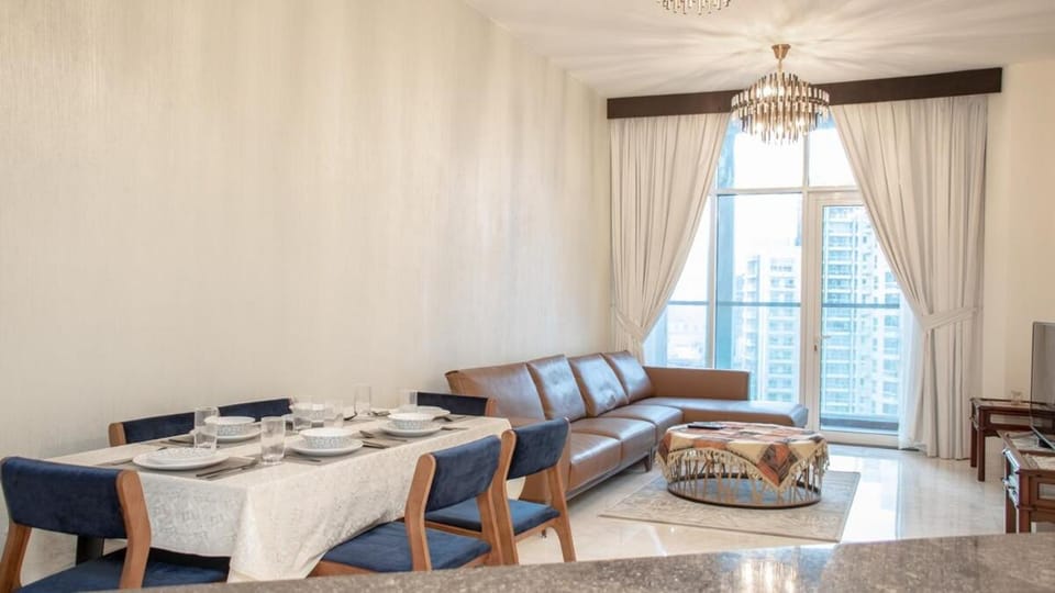 AWS Holiday Homes - Luxury Living besides Canal Apartment in Dubai