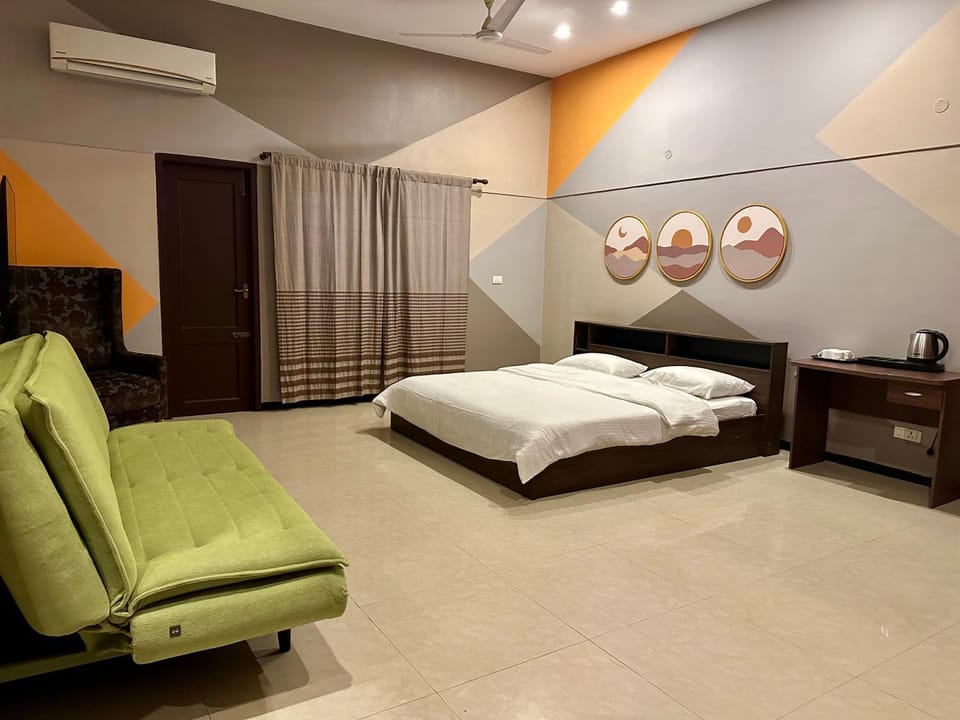 TV and multimedia, Photo of the whole room, Bedroom, air conditioner