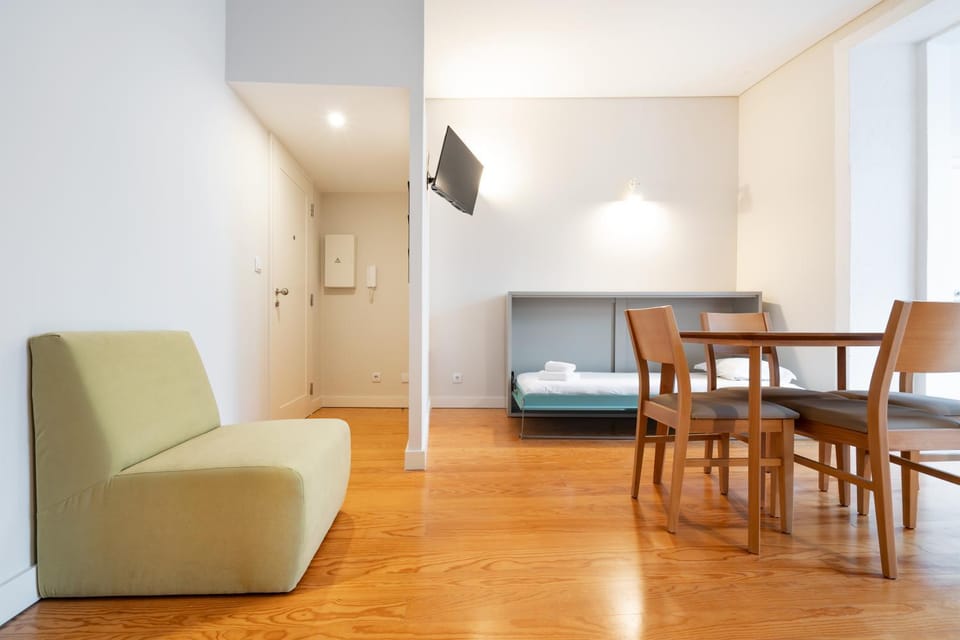 TV and multimedia, Seating area, Dining area