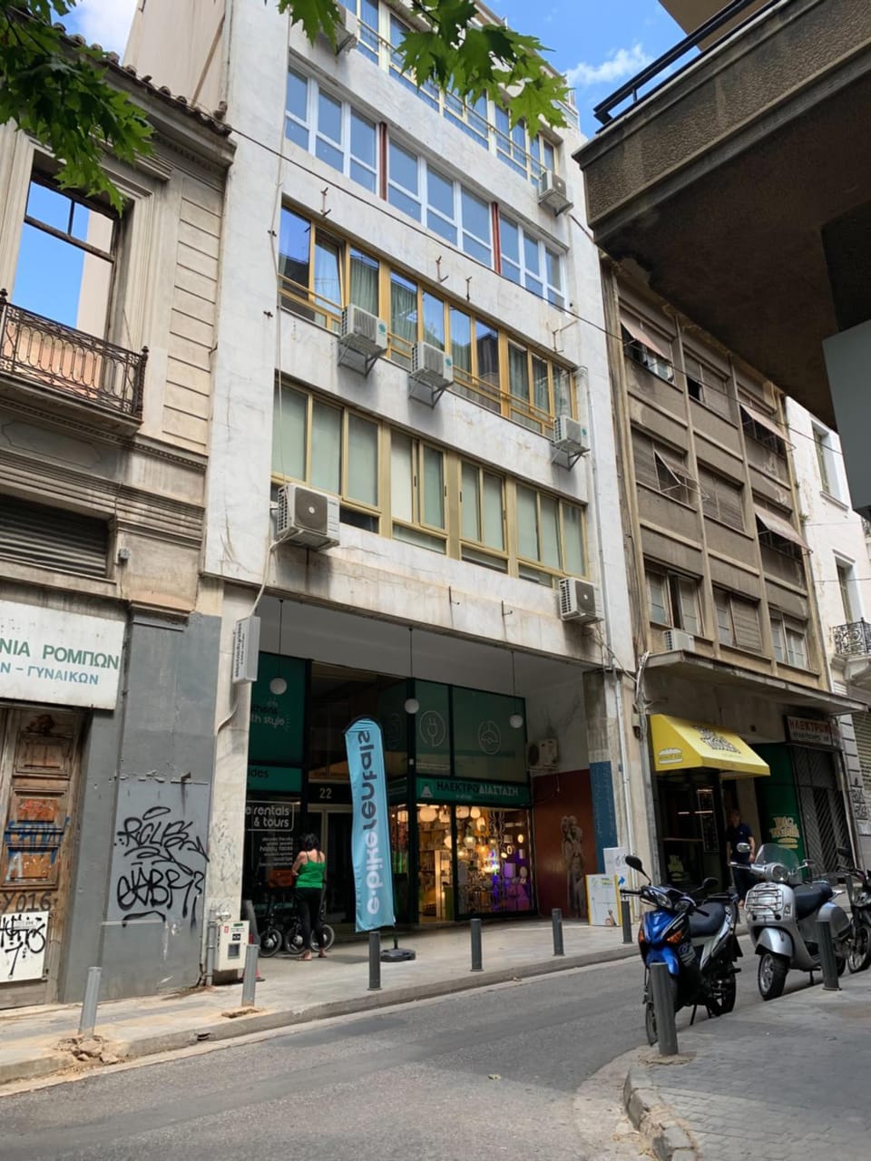 Facade/entrance
