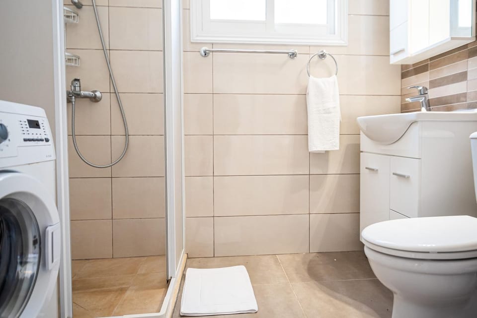 Shower, Toilet, Bathroom, washing machine
