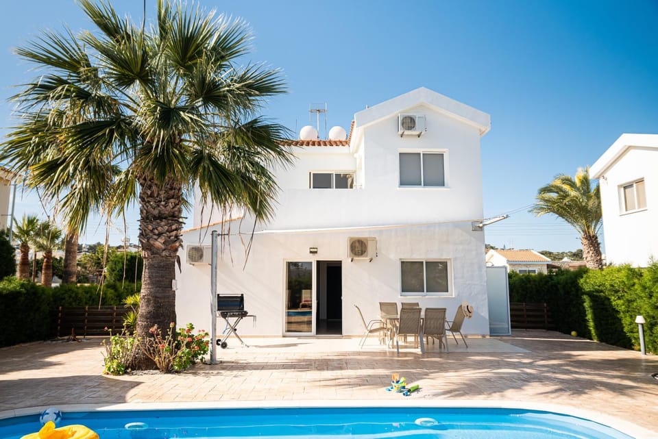 Property building, Patio, Diving, Swimming pool
