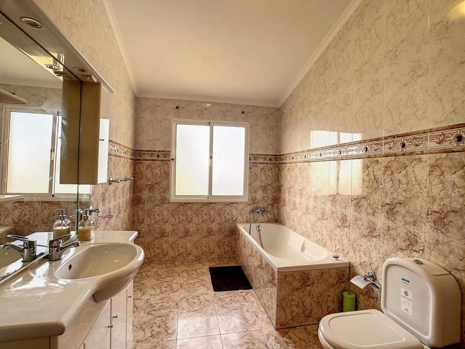 Toilet, Bathroom, Bath, towels