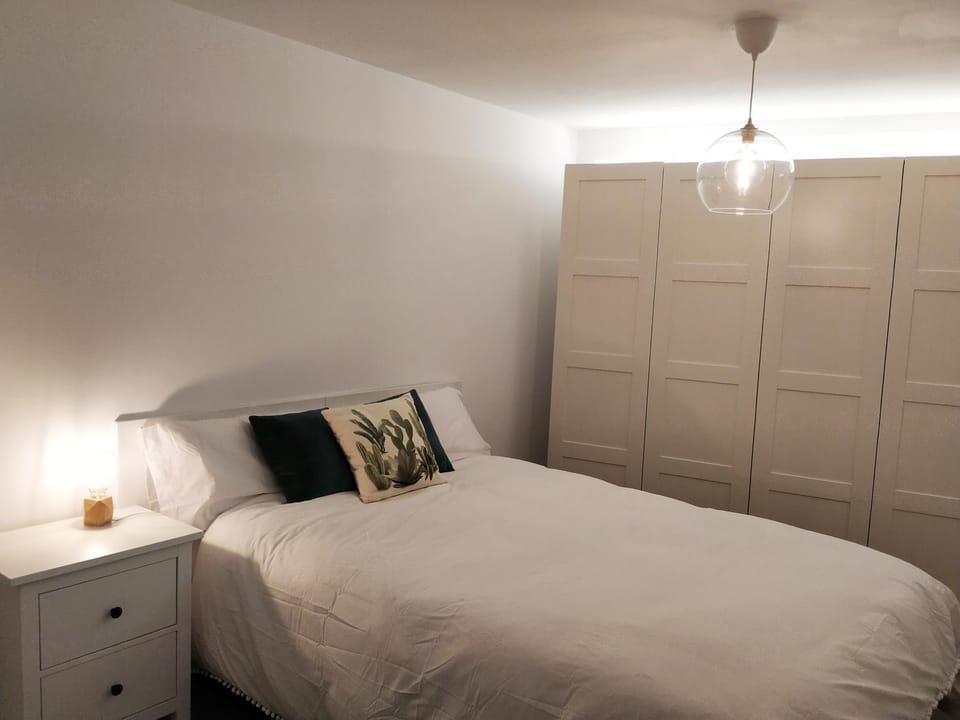 Bed, Photo of the whole room, Bedroom, wardrobe
