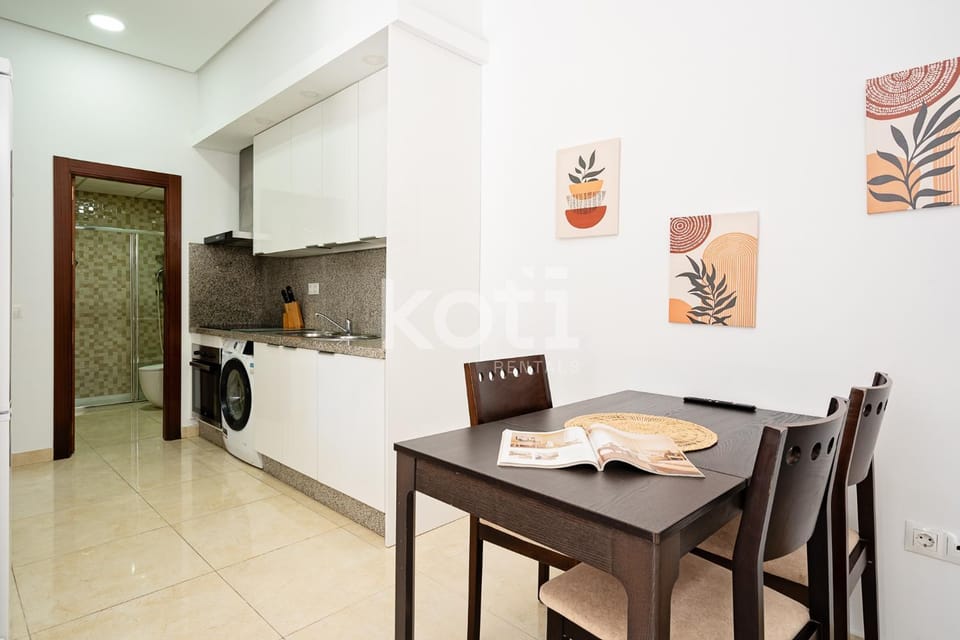 Kitchen or kitchenette, Seating area, Dining area
